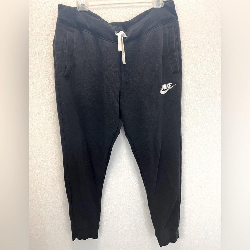 XL Embroidered Nike Sweats